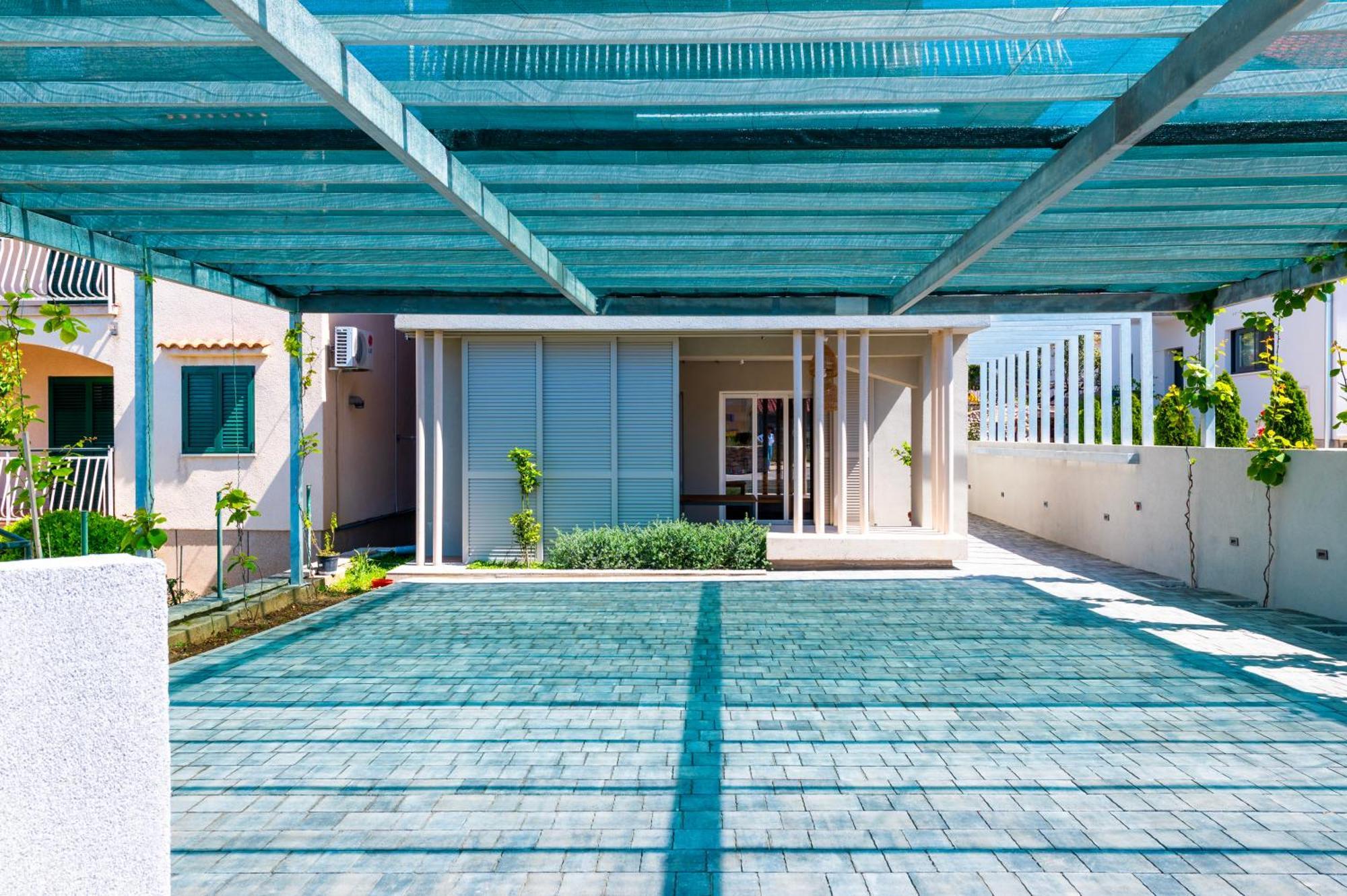 Danica Luxury Seaside Apartment シベニク エクステリア 写真