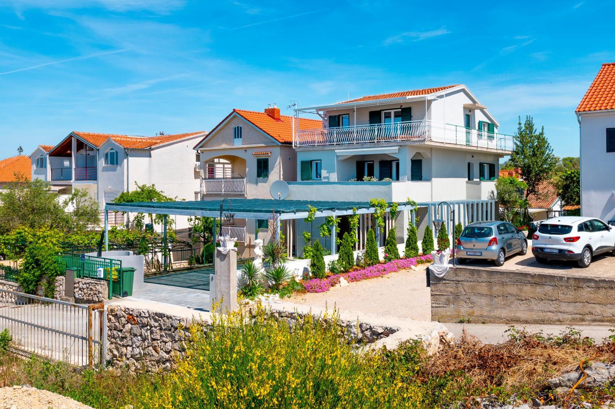 Danica Luxury Seaside Apartment シベニク エクステリア 写真