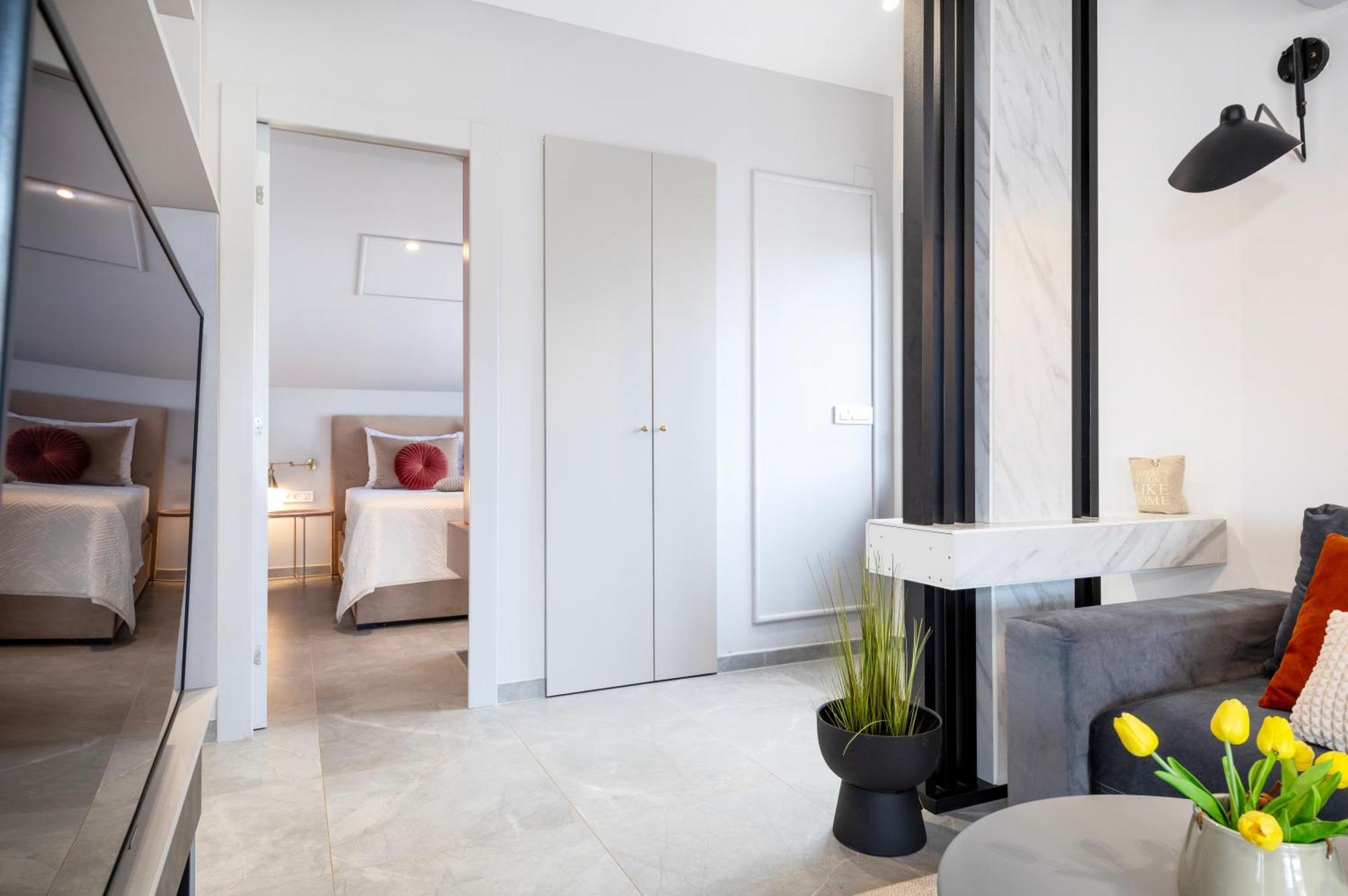 Danica Luxury Seaside Apartment シベニク エクステリア 写真