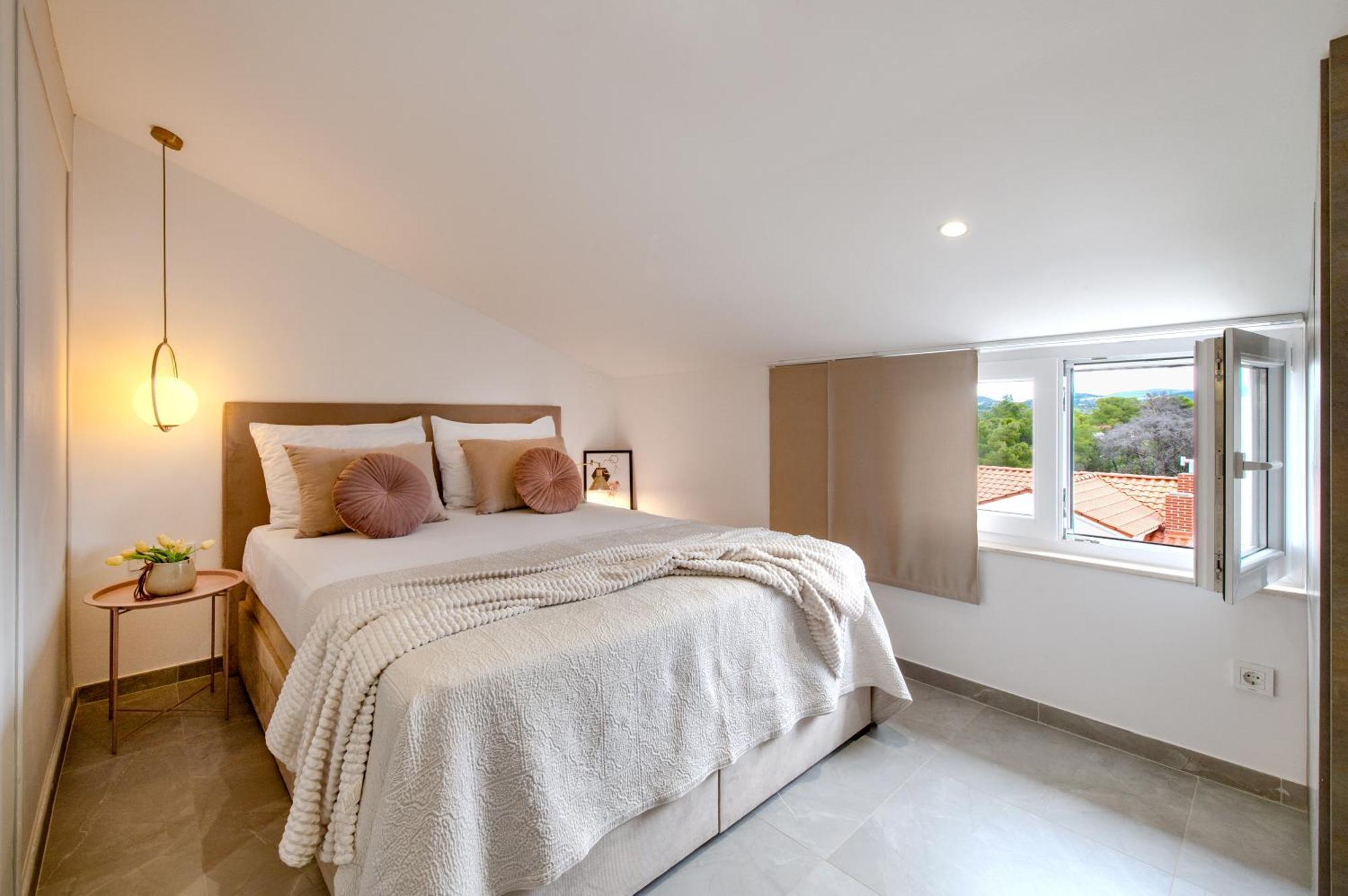 Danica Luxury Seaside Apartment シベニク エクステリア 写真